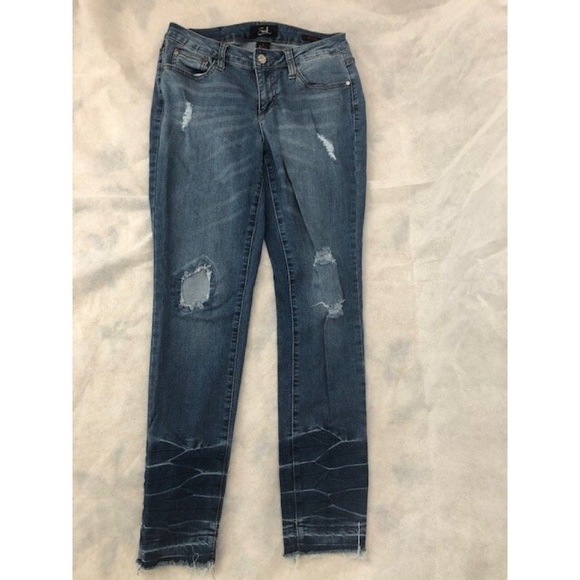 *MAKE OFFER. DONATING JANUARY 1. * EARL DISTRESSED SKINNY JEANS WITH FRAY HEMS - Picture 1 of 2